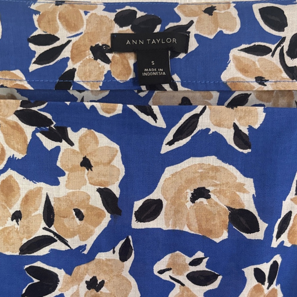 Ann Taylor Blue Blouse with Tan Floral Design size S - Picture 5 of 11